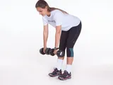 Imagem 2 de 2: Extensão de tronco c/ halter - Stiff c/ halter e pernas estendidas