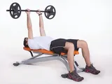 Imagem 1 de 2: Triceps "testa" deitado com barra